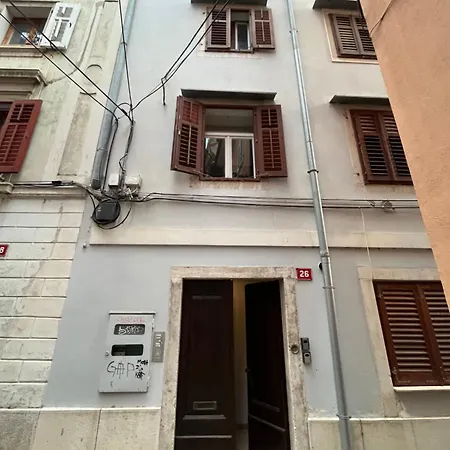 Pleasant 2 Bedrooms Duplex With Terrace Apartma Piran