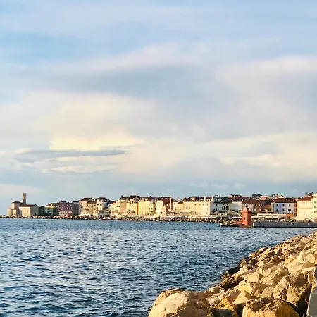 Appartement Pleasant 2 Bedrooms Duplex With Terrace Piran