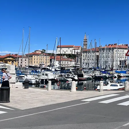 Appartement Pleasant 2 Bedrooms Duplex With Terrace Piran